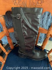 MaxSold Auction: Black Low Heel Knee Length Boots - Carleton Place (Ontario, Canada) SELLER MANAGED Downsizing Online Auction - Antrim Street