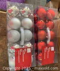 MaxSold Auction: Christmas Decorations - Carleton Place (Ontario, Canada) SELLER MANAGED Downsizing Online Auction - Antrim Street