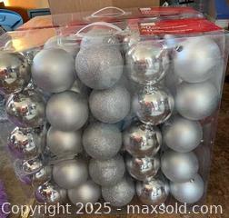 MaxSold Auction: Christmas Decorations - Carleton Place (Ontario, Canada) SELLER MANAGED Downsizing Online Auction - Antrim Street