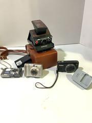 MaxSold Auction: 4 old cameras, 2 with cases - Wilmot (Ontario, Canada) SELLER MANAGED Downsizing Online Auction - Nithview Drive