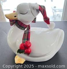 MaxSold Auction: Ceramic holiday decor - London (Ontario, Canada) SELLER MANAGED Downsizing Online Auction - Charlotte Street
