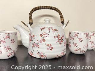MaxSold Auction: Ceramic tea set with 4 cups  - London (Ontario, Canada) SELLER MANAGED Downsizing Online Auction - Charlotte Street
