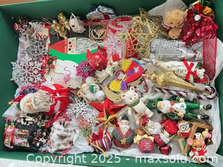 MaxSold Auction: Christmas ornaments - London (Ontario, Canada) SELLER MANAGED Downsizing Online Auction - Charlotte Street