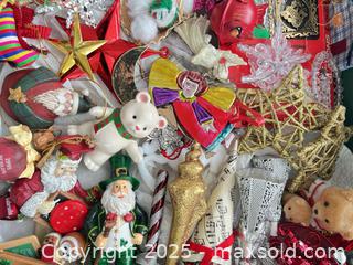 MaxSold Auction: Christmas ornaments - London (Ontario, Canada) SELLER MANAGED Downsizing Online Auction - Charlotte Street