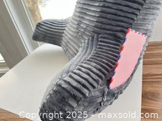 MaxSold Auction: Formed support cushion  - London (Ontario, Canada) SELLER MANAGED Downsizing Online Auction - Charlotte Street