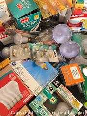 MaxSold Auction: Light bulbs - London (Ontario, Canada) SELLER MANAGED Downsizing Online Auction - Charlotte Street