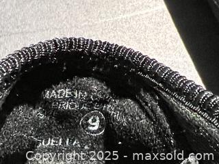 MaxSold Auction: Tender Tootsies slippers - London (Ontario, Canada) SELLER MANAGED Downsizing Online Auction - Charlotte Street