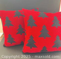 MaxSold Auction: Throw pillows - London (Ontario, Canada) SELLER MANAGED Downsizing Online Auction - Charlotte Street