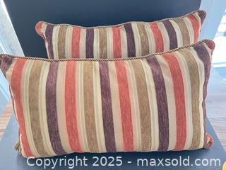 MaxSold Auction: Throw pillows - London (Ontario, Canada) SELLER MANAGED Downsizing Online Auction - Charlotte Street