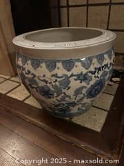 MaxSold Auction: Vintage Chinese Blue and White Chinoiserie Planter  - Victoria (British Columbia, Canada) SELLER MANAGED Moving Online Auction - Toronto Street