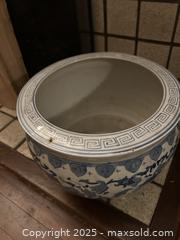 MaxSold Auction: Vintage Chinese Blue and White Chinoiserie Planter  - Victoria (British Columbia, Canada) SELLER MANAGED Moving Online Auction - Toronto Street