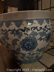 MaxSold Auction: Vintage Chinese Blue and White Chinoiserie Planter  - Victoria (British Columbia, Canada) SELLER MANAGED Moving Online Auction - Toronto Street