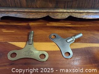 MaxSold Auction: Vintage Oak Frame English Mantle Clock - Victoria (British Columbia, Canada) SELLER MANAGED Moving Online Auction - Toronto Street