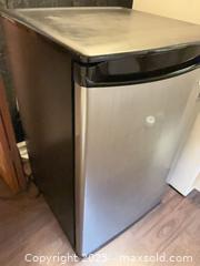 MaxSold Auction: Mini Refrigerator - Clarington (Ontario, Canada) SELLER MANAGED Downsizing Online Auction - Mercer Road