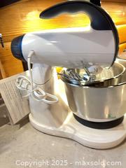 MaxSold Auction: Sunbeam Tilt-Head Stand Mixer  - Clarington (Ontario, Canada) SELLER MANAGED Downsizing Online Auction - Mercer Road