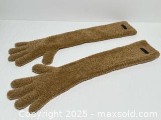 MaxSold Auction: Burberry Wool Blend Long Teddy Knit Gloves  - Toronto (Ontario, Canada) PARTNER MANAGED Estate Sale Online Auction - Dundas Street W (STORAGE)