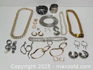 MaxSold Auction: Costume Jewelry Lot   - Toronto (Ontario, Canada) PARTNER MANAGED Estate Sale Online Auction - Dundas Street W (STORAGE)