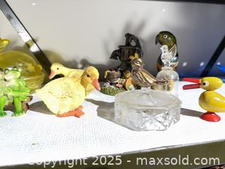 MaxSold Auction: 11 Vintage Decorative Figurines &#38; Trinkets - Warwick (Rhode Island, USA) SELLER MANAGED Reseller Online Auction - Warwick Avenue