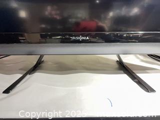 MaxSold Auction: Insignia 32&#34; LCD NS-L322Q-10a TV - Warwick (Rhode Island, USA) SELLER MANAGED Reseller Online Auction - Warwick Avenue