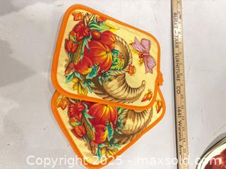 MaxSold Auction: Lot of Fall/Thanksgiving Seasonal Home Decorations (10–20 pcs) - Warwick (Rhode Island, USA) SELLER MANAGED Reseller Online Auction - Warwick Avenue