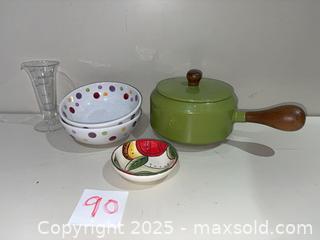 MaxSold Auction: Vintage Fondue Pot, Dishes - Warwick (Rhode Island, USA) SELLER MANAGED Reseller Online Auction - Warwick Avenue