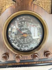 MaxSold Auction: Zenith Vintage Mantel Tube Radio Circa 1937 or 38 model 6-S-229 - Warwick (Rhode Island, USA) SELLER MANAGED Reseller Online Auction - Warwick Avenue