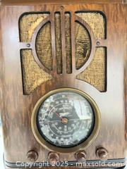 MaxSold Auction: Zenith Vintage Mantel Tube Radio Circa 1937 or 38 model 6-S-229 - Warwick (Rhode Island, USA) SELLER MANAGED Reseller Online Auction - Warwick Avenue