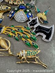 MaxSold Auction: Large Collection of Vintage Animal/Bug Brooches - Victoria (British Columbia, Canada) PARTNER MANAGED Estate Sale Online Auction PART 2 - Bay Street