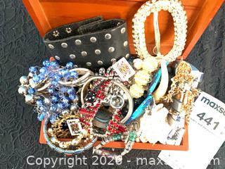 MaxSold Auction: Assorted Jewelry Box  6”x 4 x 2” - Burlington (Ontario, Canada) SELLER MANAGED Charity/Fundraising Online Auction - Fraser Drive
