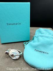 MaxSold Auction: TIFFANY &#38; CO.: Sterling Silver Key Ring - Victoria (British Columbia, Canada) PARTNER MANAGED Estate Sale Online Auction PART 1 - Bay Street