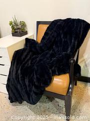 MaxSold Auction: Blanket  - New Westminster (British Columbia, Canada) SELLER MANAGED Reseller Online Auction - Columbia Street