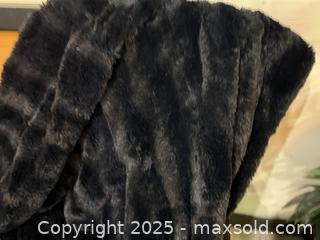 MaxSold Auction: Blanket  - New Westminster (British Columbia, Canada) SELLER MANAGED Reseller Online Auction - Columbia Street