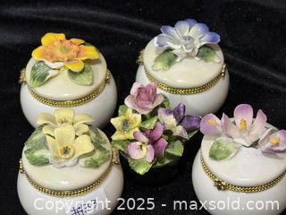 MaxSold Auction: Ceramic Hinged Miniature Trinket Boxes with Floral Tops - New Westminster (British Columbia, Canada) SELLER MANAGED Reseller Online Auction - Columbia Street
