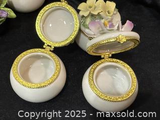 MaxSold Auction: Ceramic Hinged Miniature Trinket Boxes with Floral Tops - New Westminster (British Columbia, Canada) SELLER MANAGED Reseller Online Auction - Columbia Street