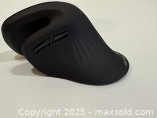 MaxSold Auction: Jelly Comb Ergonomic Vertical Wireless &#38; Bluetooth Mouse with USB Receiver - New Westminster (British Columbia, Canada) SELLER MANAGED Reseller Online Auction - Columbia Street