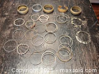 MaxSold Auction: Lot of ~30 Bracelets &#38; Bangles (Mixed Styles) - Mississippi Mills (Ontario, Canada) SELLER MANAGED Downsizing Online Auction - Rae Road