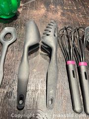 MaxSold Auction: Tupperware 12-Piece Mixed Kitchen Utensil Set - Mississippi Mills (Ontario, Canada) SELLER MANAGED Downsizing Online Auction - Rae Road