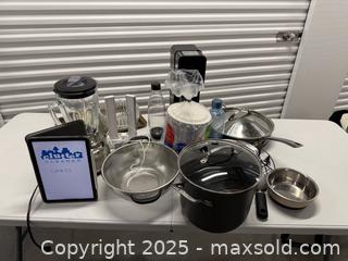 MaxSold Auction: The “Start-a-Kitchen-in-5-Minutes” Mystery Mega Lot - San Jose (California, USA) SELLER MANAGED Estate Sale Online Auction - Silver Creek Valley Road (STORAGE)
