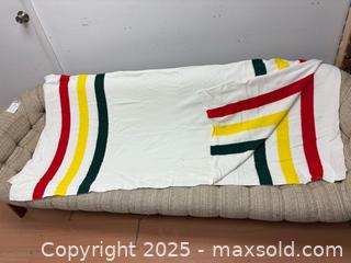 MaxSold Auction: (3) Hudson’s Bay Company Blankets - Toronto (Ontario, Canada) SELLER MANAGED Reseller Online Auction - Chesswood Drive