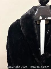 MaxSold Auction: Vintage SHEARED BEAVER FUR Jacket - Toronto (Ontario, Canada) SELLER MANAGED Reseller Online Auction - Chesswood Drive