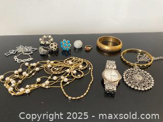 MaxSold Auction: Antique &#38; Vintage Jewelry Lot, Citizen Watch, Gold? Bangle, Rings And More - Toronto (Ontario, Canada) SELLER MANAGED Estate Sale Online Auction - Benary Crescent
