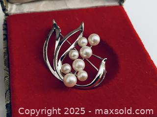 MaxSold Auction: Elegant Akoya Sea Pearl Spray Brooch, Sterling Silver, Signed - Toronto (Ontario, Canada) SELLER MANAGED Estate Sale Online Auction - Benary Crescent