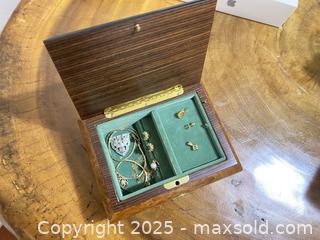 MaxSold Auction: Estate Jewelry Box With 14K, 10K Gold Items - Toronto (Ontario, Canada) SELLER MANAGED Estate Sale Online Auction - Benary Crescent
