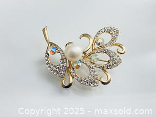 MaxSold Auction: Genuine Pearl Gold Plated Brooch - Toronto (Ontario, Canada) SELLER MANAGED Estate Sale Online Auction - Benary Crescent