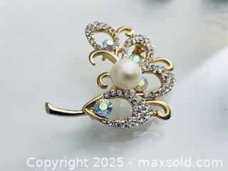 MaxSold Auction: Genuine Pearl Gold Plated Brooch - Toronto (Ontario, Canada) SELLER MANAGED Estate Sale Online Auction - Benary Crescent
