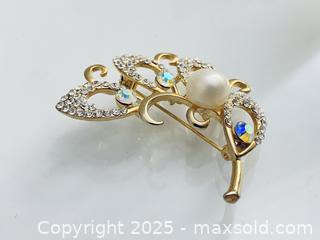MaxSold Auction: Genuine Pearl Gold Plated Brooch - Toronto (Ontario, Canada) SELLER MANAGED Estate Sale Online Auction - Benary Crescent