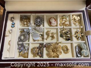 MaxSold Auction: Unsorted Estate Jewelry Box With Vintage/Antique Content, Gold, Silver, Brooch, Earrings, Necklaces, Bracelet, And More - Toronto (Ontario, Canada) SELLER MANAGED Estate Sale Online Auction - Benary Crescent