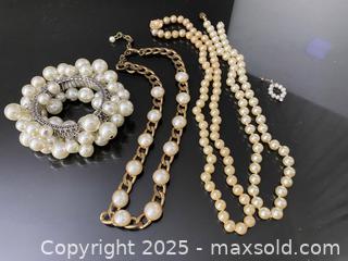 MaxSold Auction: Vintage Pearl Jewelry, Genuine Pear &#38; Faux Pearl - Toronto (Ontario, Canada) SELLER MANAGED Estate Sale Online Auction - Benary Crescent