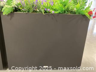 MaxSold Auction: Veradek Planter Dividers X 12 - Barrie (Ontario, Canada) SELLER MANAGED Moving Online Auction - Reid Drive