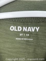 MaxSold Auction: Children&#39;s Old Navy Green Pocket T-Shirt, Size 3T - Cobourg (Ontario, Canada) SELLER MANAGED Reseller  Online Auction - Burnham Street